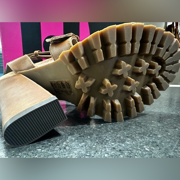 Michael Antonio 7.5 Jacque Lug Sole Sandal - Picture 3 of 6